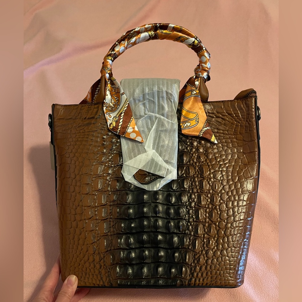 Double handled Tote - Tan/Brown accents - 2 color coordinated scarves